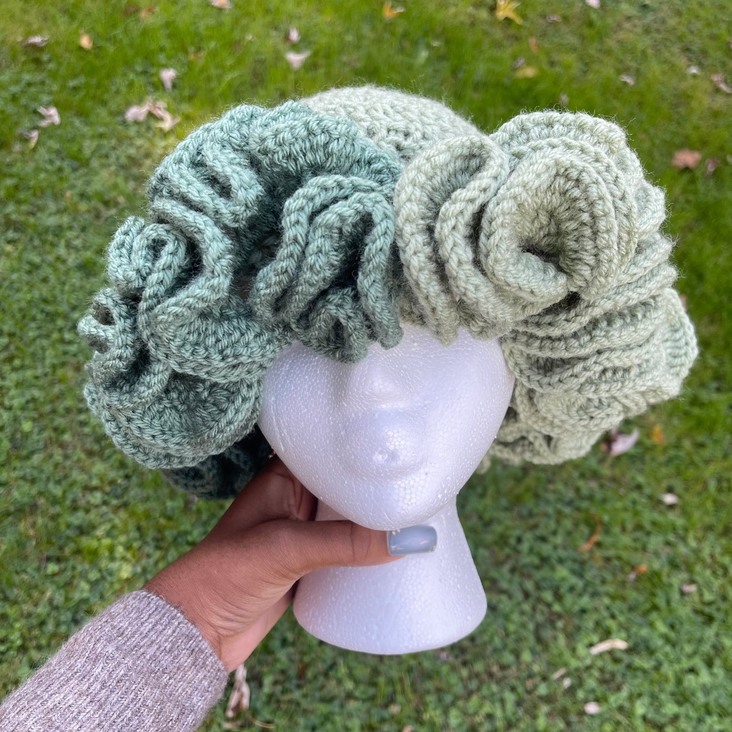 Kelly Signature Ruffle Hat